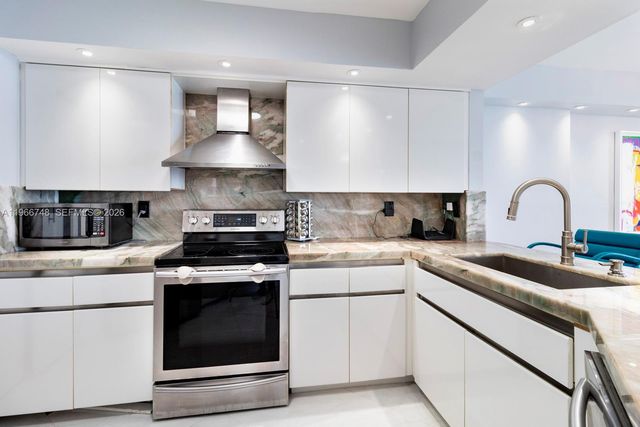 6767 Collins Ave 1903, Miami Beach, FL 33141