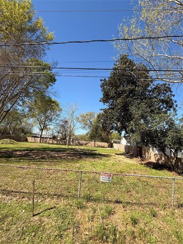 107 Penick Road, Waller, TX 77484