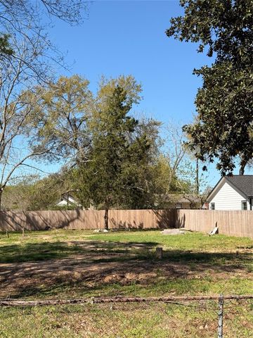 107 Penick Road, Waller, TX 77484