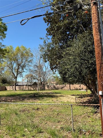 107 Penick Road, Waller, TX 77484