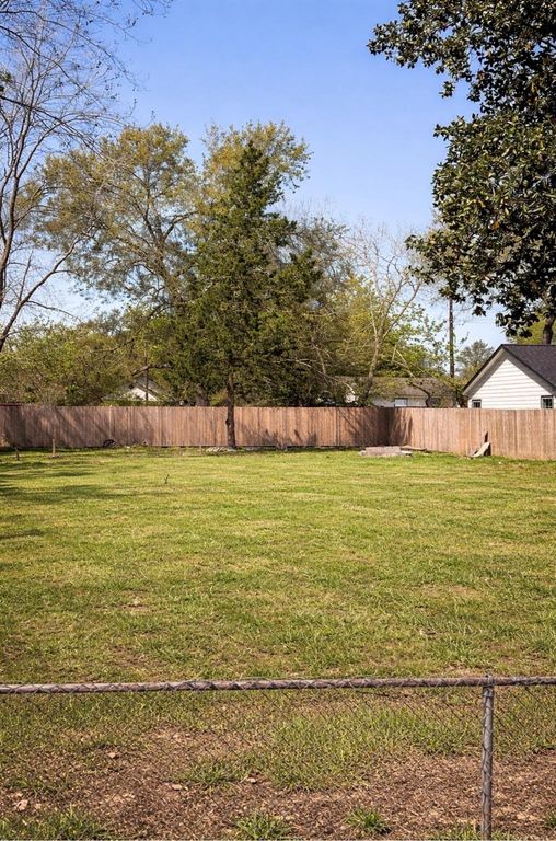 107 Penick Road, Waller, TX 77484