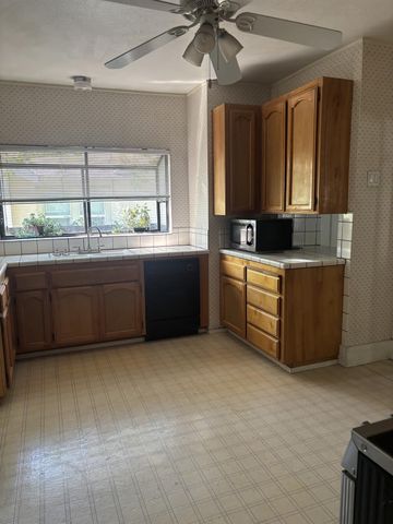 110 Olive Ave, Modesto, CA 95350