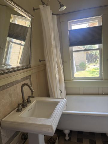 110 Olive Ave, Modesto, CA 95350