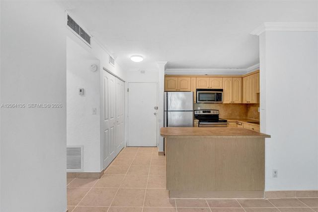 1465 NE 123rd St 416, North Miami, FL 33161