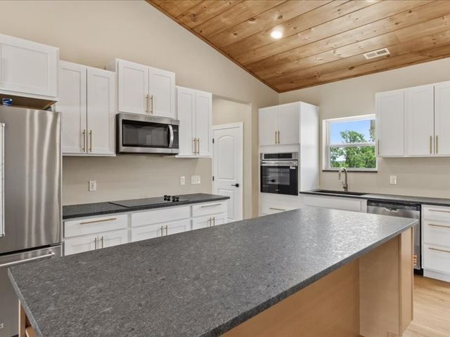 1461 Little Swan Creek, Hohenwald, TN 38462