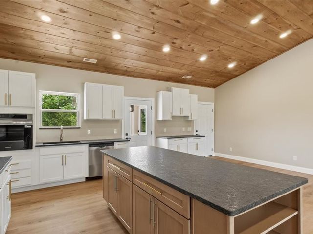 1461 Little Swan Creek, Hohenwald, TN 38462