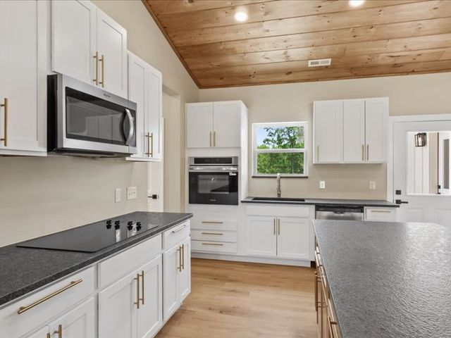 1461 Little Swan Creek, Hohenwald, TN 38462