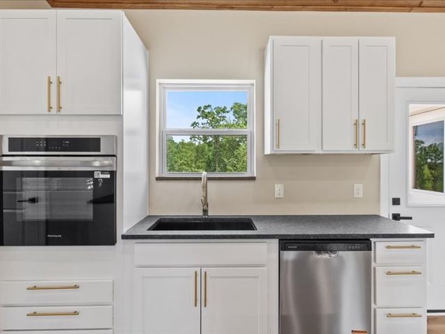 1461 Little Swan Creek, Hohenwald, TN 38462