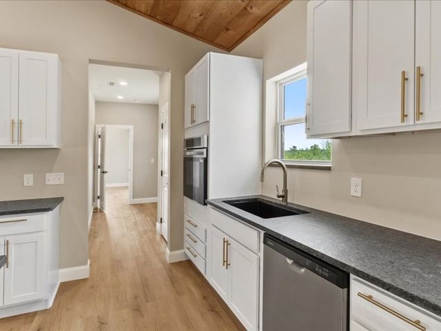 1461 Little Swan Creek, Hohenwald, TN 38462
