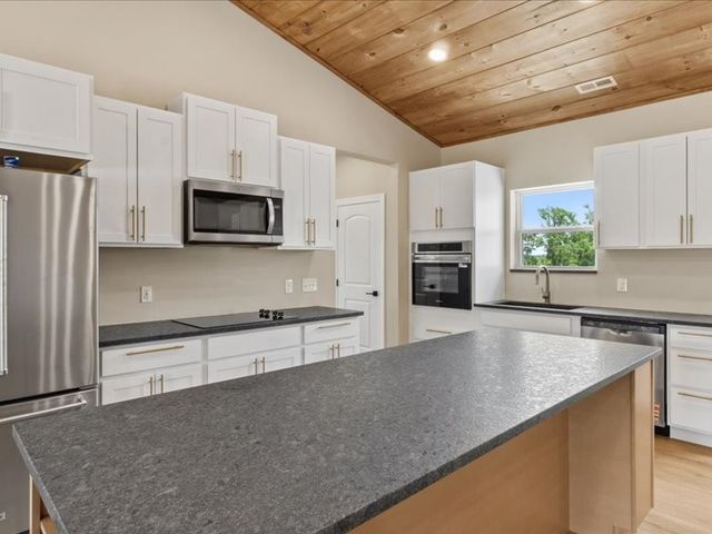 1461 Little Swan Creek, Hohenwald, TN 38462