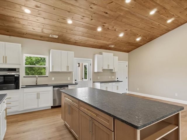 1461 Little Swan Creek, Hohenwald, TN 38462