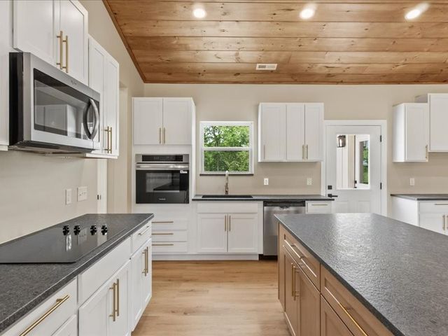 1461 Little Swan Creek, Hohenwald, TN 38462