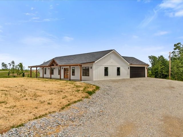 1461 Little Swan Creek, Hohenwald, TN 38462