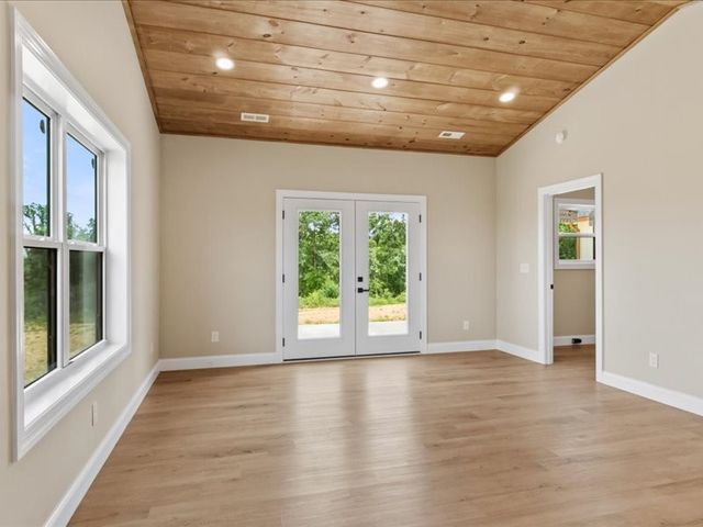 1461 Little Swan Creek, Hohenwald, TN 38462
