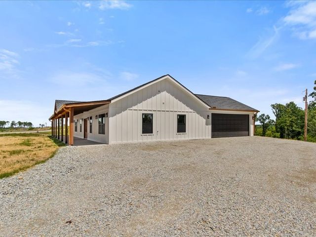 1461 Little Swan Creek, Hohenwald, TN 38462