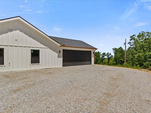 1461 Little Swan Creek, Hohenwald, TN 38462