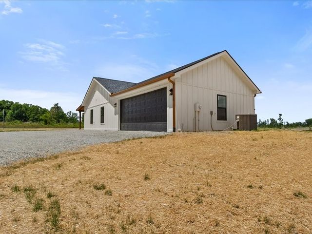 1461 Little Swan Creek, Hohenwald, TN 38462