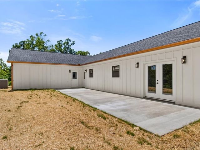 1461 Little Swan Creek, Hohenwald, TN 38462