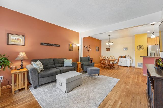 15588 Emerald Drive N 6, Hugo, MN 55038
