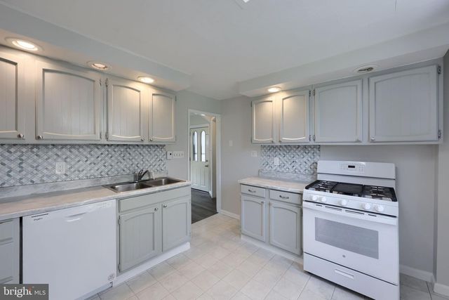 44 N LOCUST ST, Palmyra, PA 17078