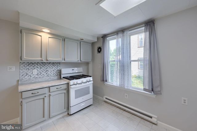 44 N LOCUST ST, Palmyra, PA 17078