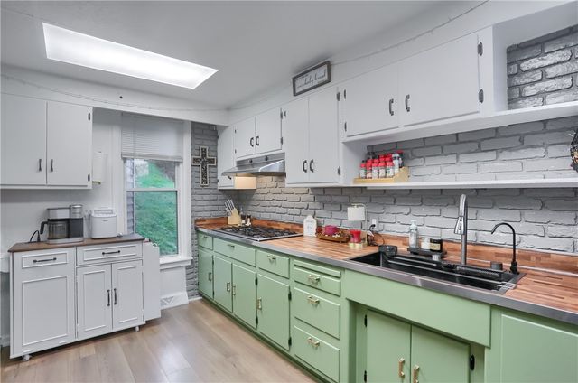 501 Summit Ave, Ellwood City, PA 16117