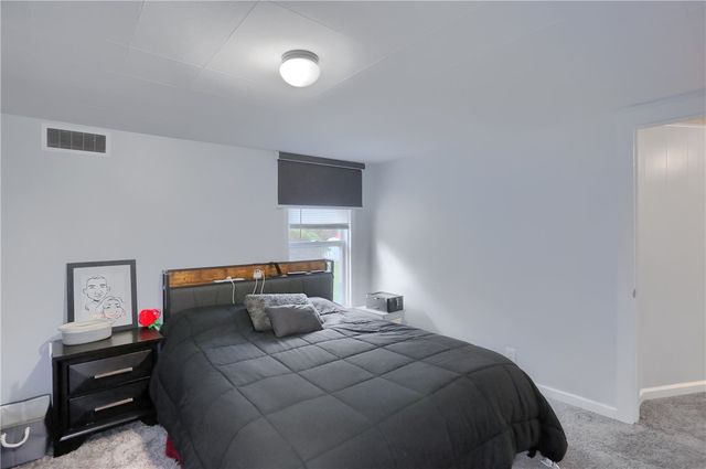 501 Summit Ave, Ellwood City, PA 16117