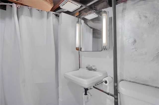 501 Summit Ave, Ellwood City, PA 16117