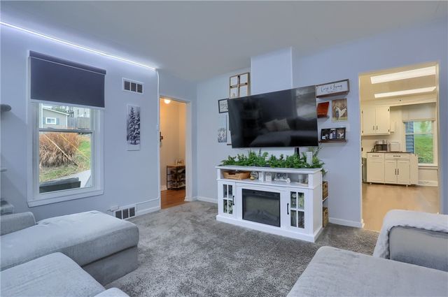 501 Summit Ave, Ellwood City, PA 16117