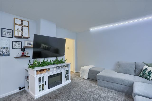 501 Summit Ave, Ellwood City, PA 16117