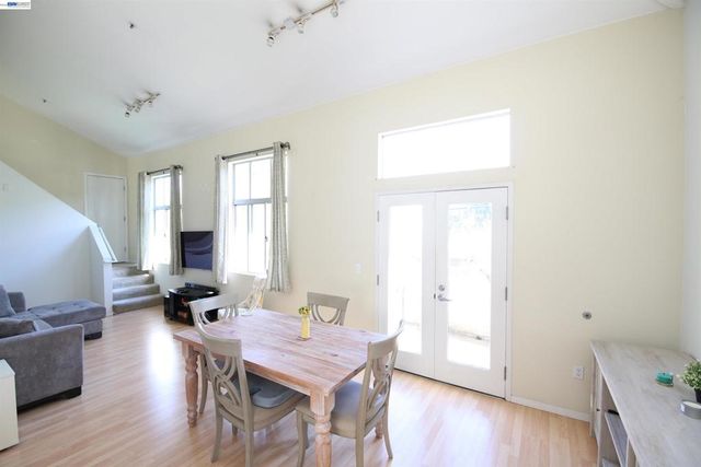 425 28th St 201A, Oakland, CA 94609
