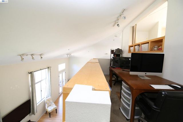 425 28th St 201A, Oakland, CA 94609