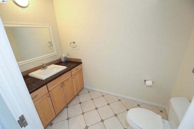 425 28th St 201A, Oakland, CA 94609
