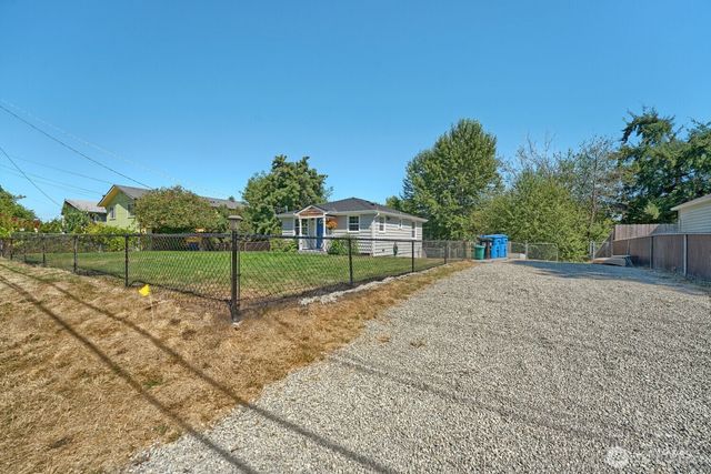 6322 18th Avenue SW, Seattle, WA 98106