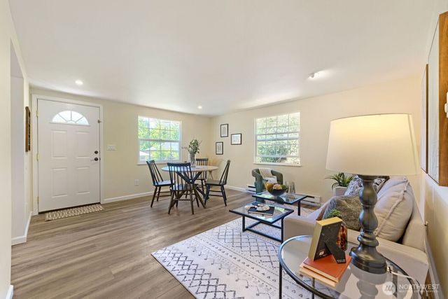 6322 18th Avenue SW, Seattle, WA 98106