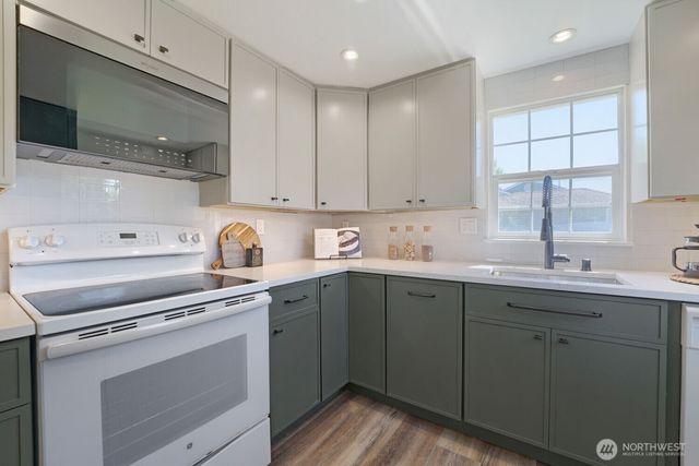 6322 18th Avenue SW, Seattle, WA 98106
