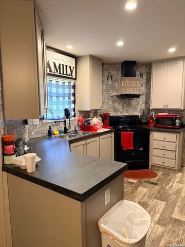 1510 Waltom Ave, Jourdanton, TX 78027