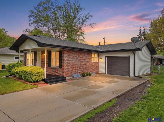 3751 Spruce Street, Lincoln, NE 68516