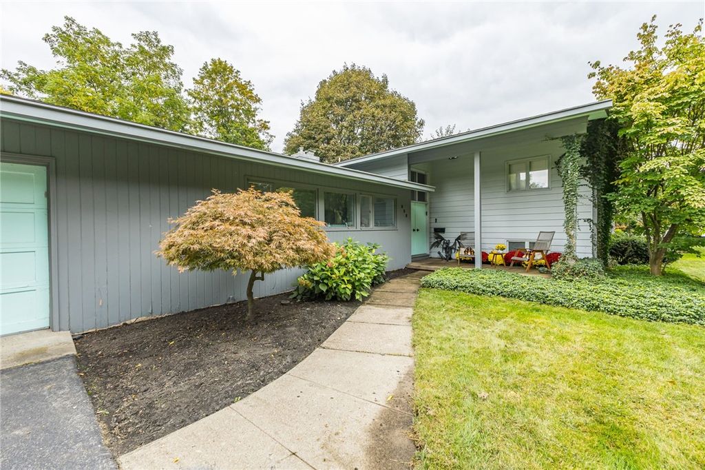 150 Georgian Court Road, Brighton, NY 14610