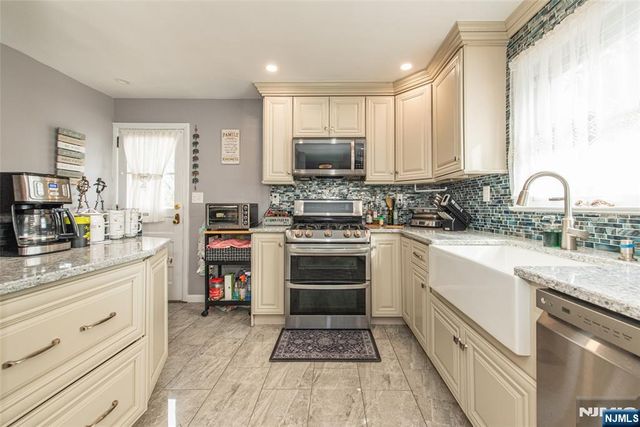 153 Algonquin Trail, Wayne, NJ 07470