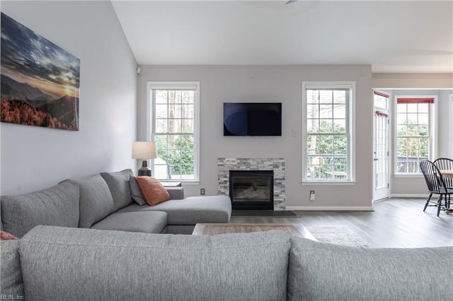 13152 Fox Chase CT, Carrollton, VA 23314