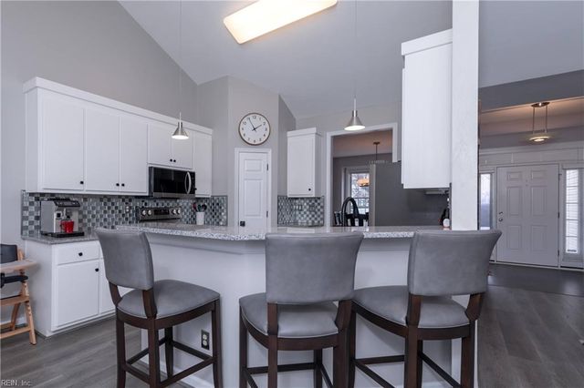 13152 Fox Chase CT, Carrollton, VA 23314