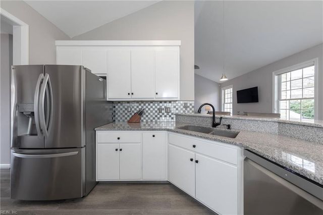 13152 Fox Chase CT, Carrollton, VA 23314