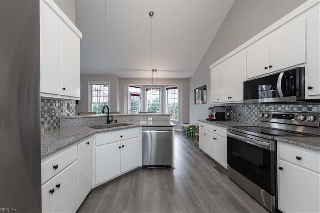 13152 Fox Chase CT, Carrollton, VA 23314