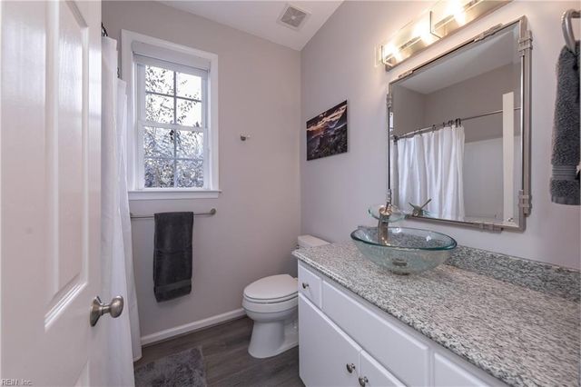 13152 Fox Chase CT, Carrollton, VA 23314