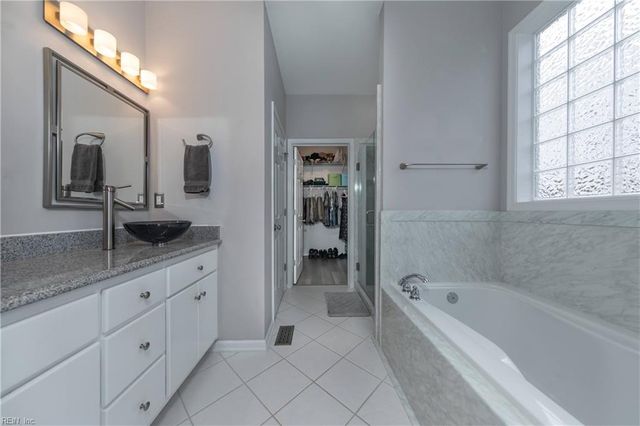 13152 Fox Chase CT, Carrollton, VA 23314