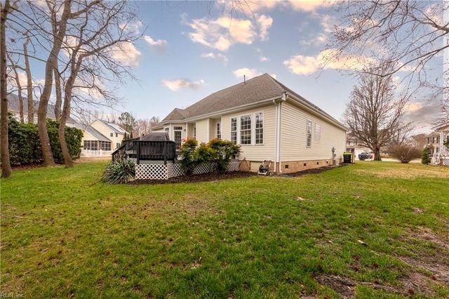 13152 Fox Chase CT, Carrollton, VA 23314