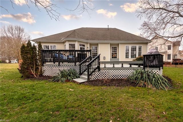 13152 Fox Chase CT, Carrollton, VA 23314
