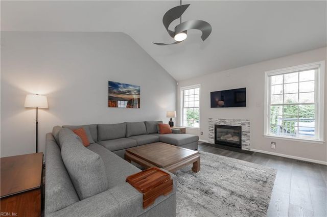 13152 Fox Chase CT, Carrollton, VA 23314