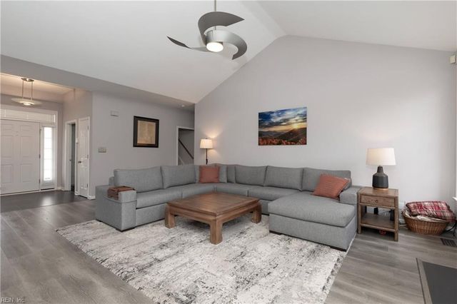 13152 Fox Chase CT, Carrollton, VA 23314